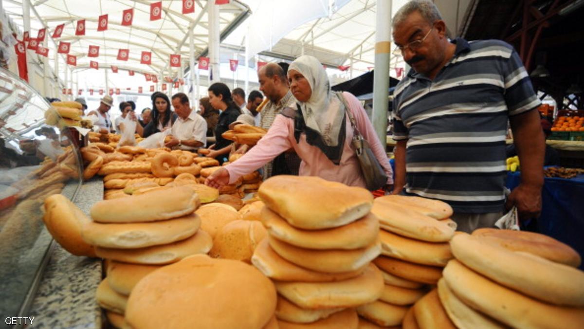 السجن لأربعة تونسيين أكلوا ودخنوا في رمضان