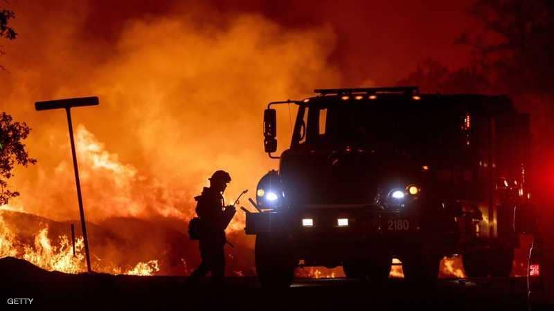 حرائق كاليفورنيا تشرد الآلاف والحاكم يطلب تدخلا فدراليا