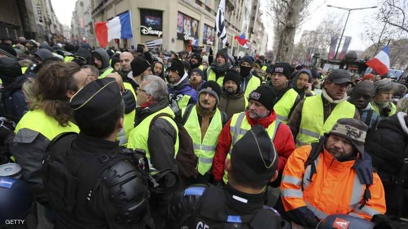 باريس.. تظاهرات جديدة واعتقالات لعناصر من السترات الصفراء”