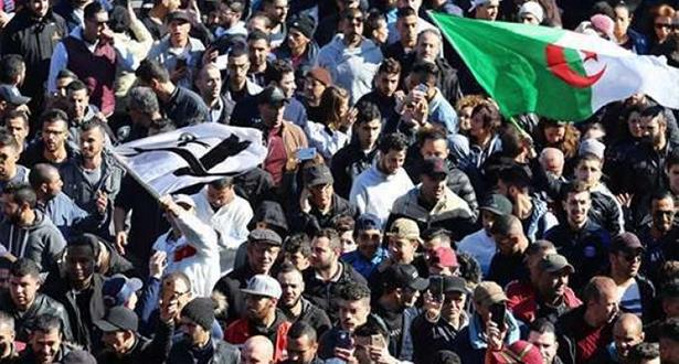 الجزائر… قيادات بحزب جبهة التحرير تؤيد الحراك ومطالبه