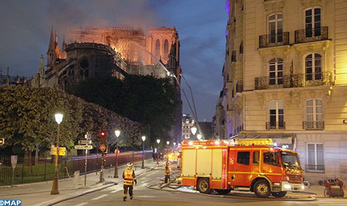 سفارة المغرب بفرنسا تعبر عن تعاطفها وتضامنها جراء حريق كاتدرائية (نوتردام دو باري)