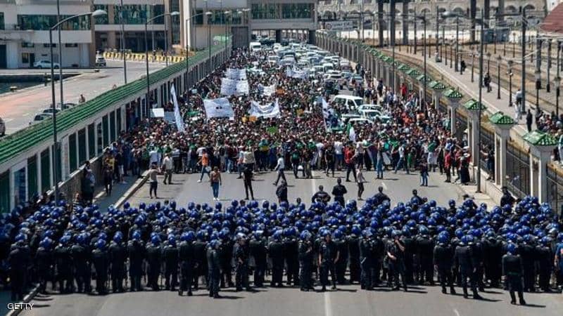 الجزائر… حملة اعتقالات جديدة في صفوف المتظاهرين