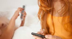 دراسة صادمة عن تأثير الهاتف على الأداء الجنسي في المغرب