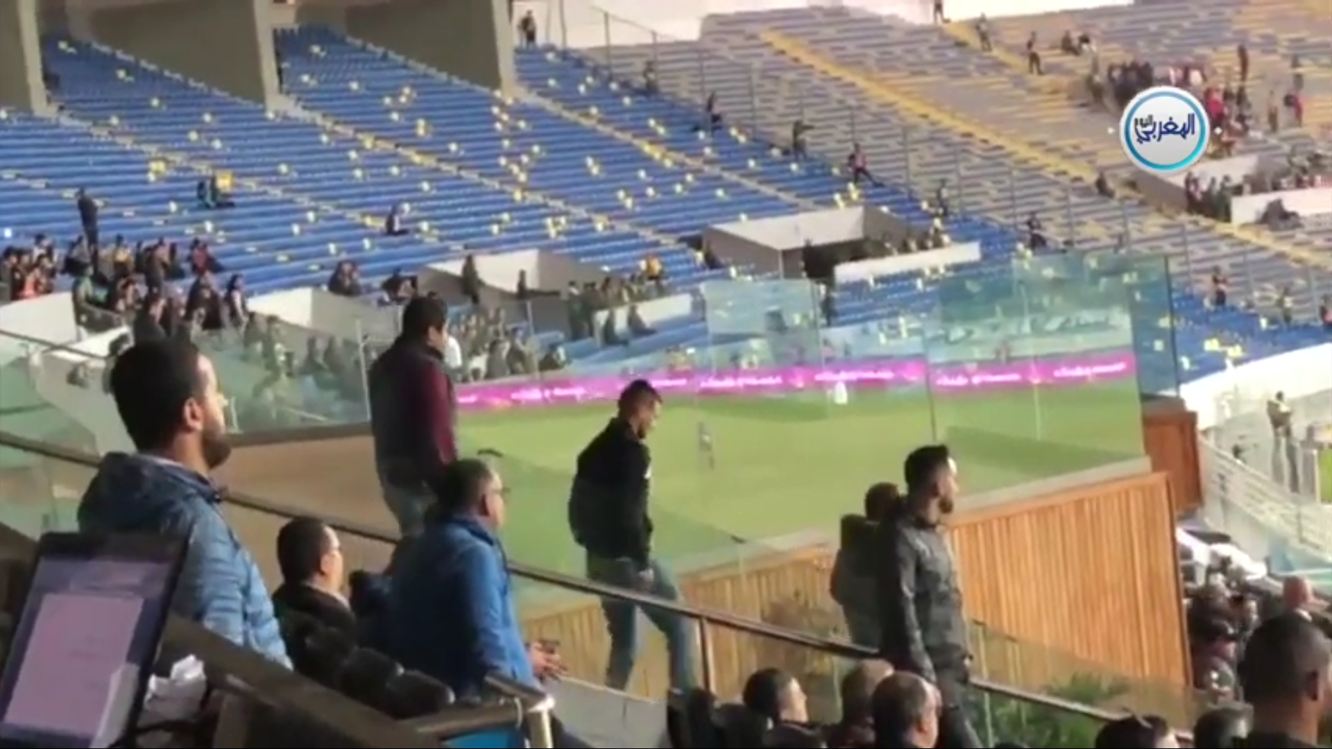 بالفيديو… محسن متولي يغادر غاضبا بعد تسجيل الهدف الثاني للفتح الرباطي
