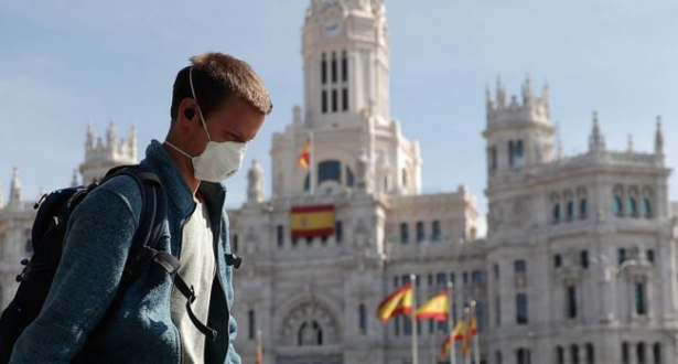 إسبانيا تشرع في إعطاء الجرعة الثانية من لقاح “كورونا”