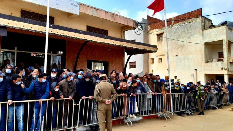 في عز كورونا.. سلطات شفشاون تحشد مواطنين لاستقبال العامل !