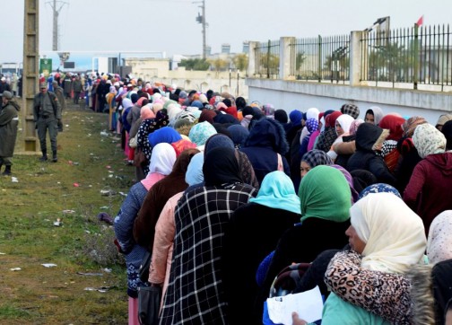 تقرير يكشف أن 8 ملايين أسرة مغربية تسيرها النساء وأكثر من نصف المغربيات متزوجات