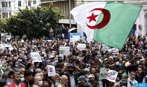الجزائر… إيقاف أزيد من 170 متظاهرا وقمع مسيرات الحراك الشعبي