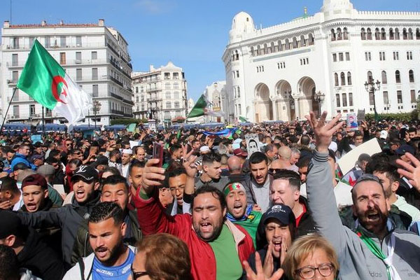 الجزائر.. قطاع التربية يخوض إضرابا غدا الأربعاء