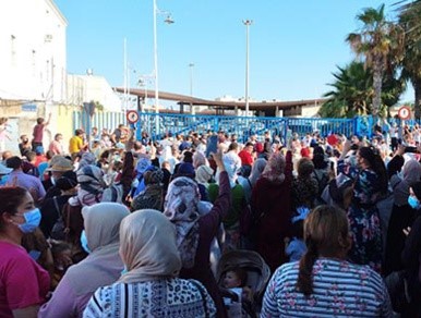 ساكنة مدينة مليلية المحتلة يرفعون شعار “كلنا جلالة الملك محمد السادس”