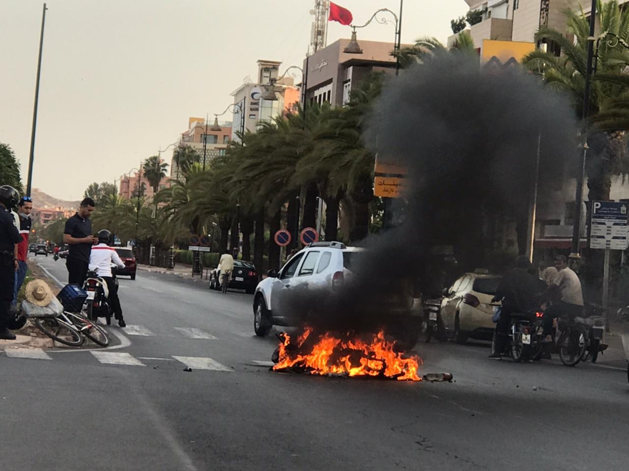 اصطدام دراجة نارية بهوائية يتسبب في حريق بشارع محمد السادس