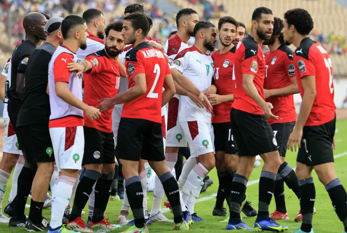 الكاف يعلن عن عقوبات مالية وإيقافات ضد لاعبي المغرب ومصر على خلفية أحداث الشغب ﻿