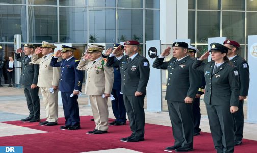 الجنرال دوكور دارمي المفتش العام للقوات المسلحة الملكية قائد المنطقة الجنوبية يتباحث مع رئيس أركان قوات الدفاع الإسرائيلية