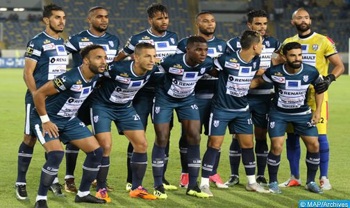 فريق اتحاد طنجة يفسخ عقد المدرب بادو الزاكي بالتراضي