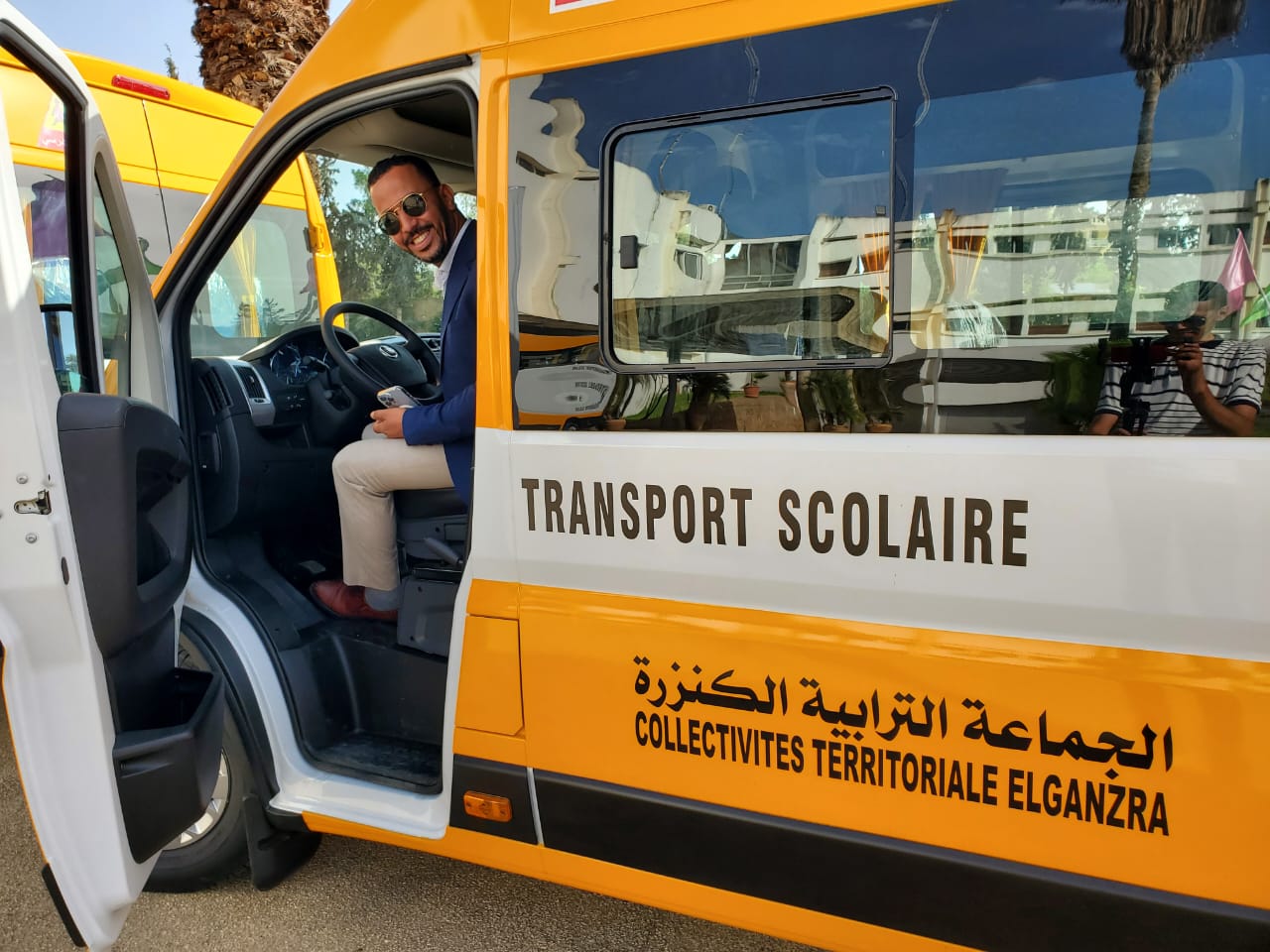 تعزيز أسطول النقل المدرسي بجماعة الكنزرة إقليم الخميسات بحافلة جديدة