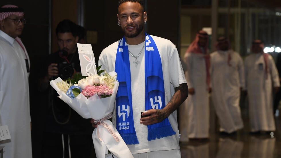 البرازيلي نيمار يصل للرياض عشية تقديمه لاعبا للهلال