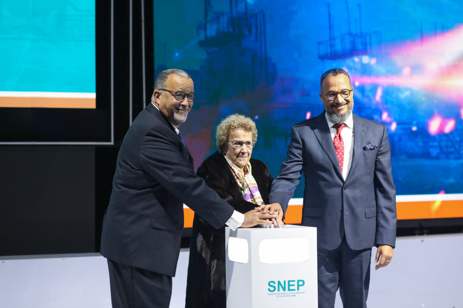 الشركة الوطنية للتحليل الكهربائي والبتروكيماويات SNEP تدشن رسميا وحداتها الإنتاجية الجديدة