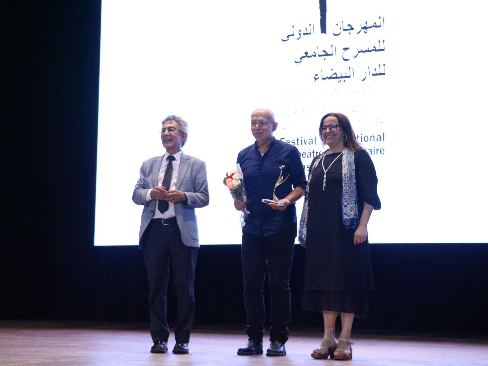 بيان الدار البيضاء للمسرح الجامعي الجائزة الكبرى للمهرجان عادت لأكاديمية الفنون المسرحية المدنية نيكو بيبي من إيطاليا، بعرضها المسرحي: “قصص رائعة لبقية الحياة”
