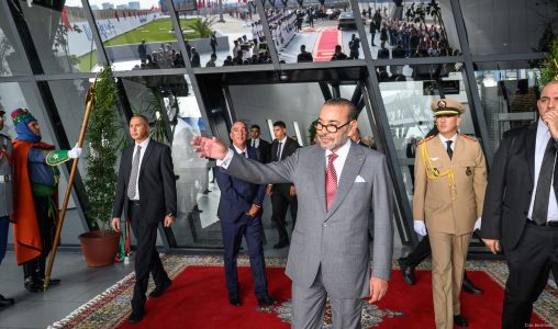 جلالة الملك يدشن ويزور عددا من المشاريع الكبرى المندرجة في إطار إعادة هيكلة وتطوير المركب المينائي للدار البيضاء