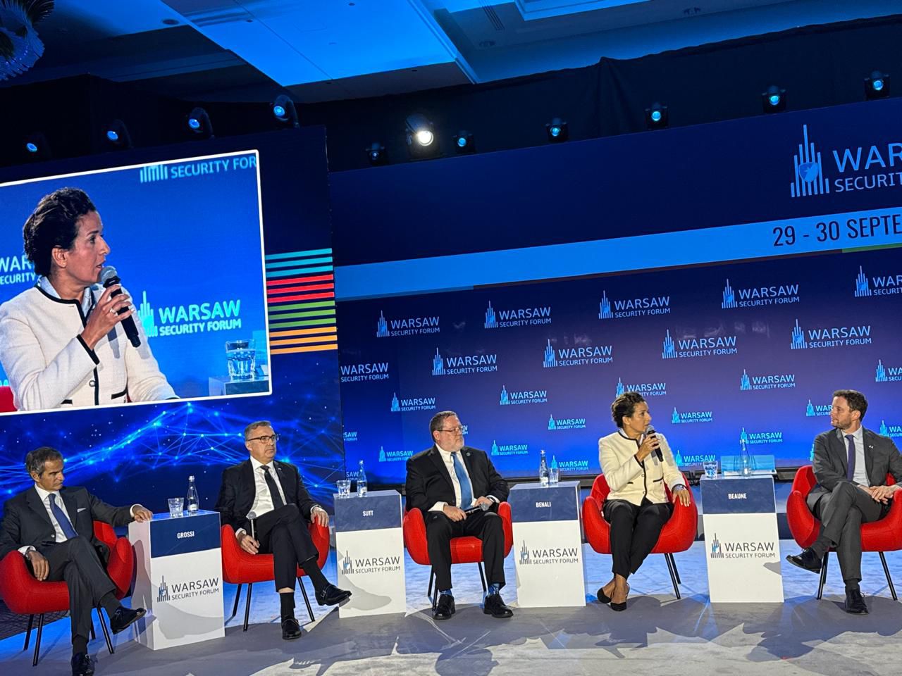 الوزيرة بنعلي تستعرض الرؤية الملكية للانتقال الطاقي في مؤتمر وارسو للأمن