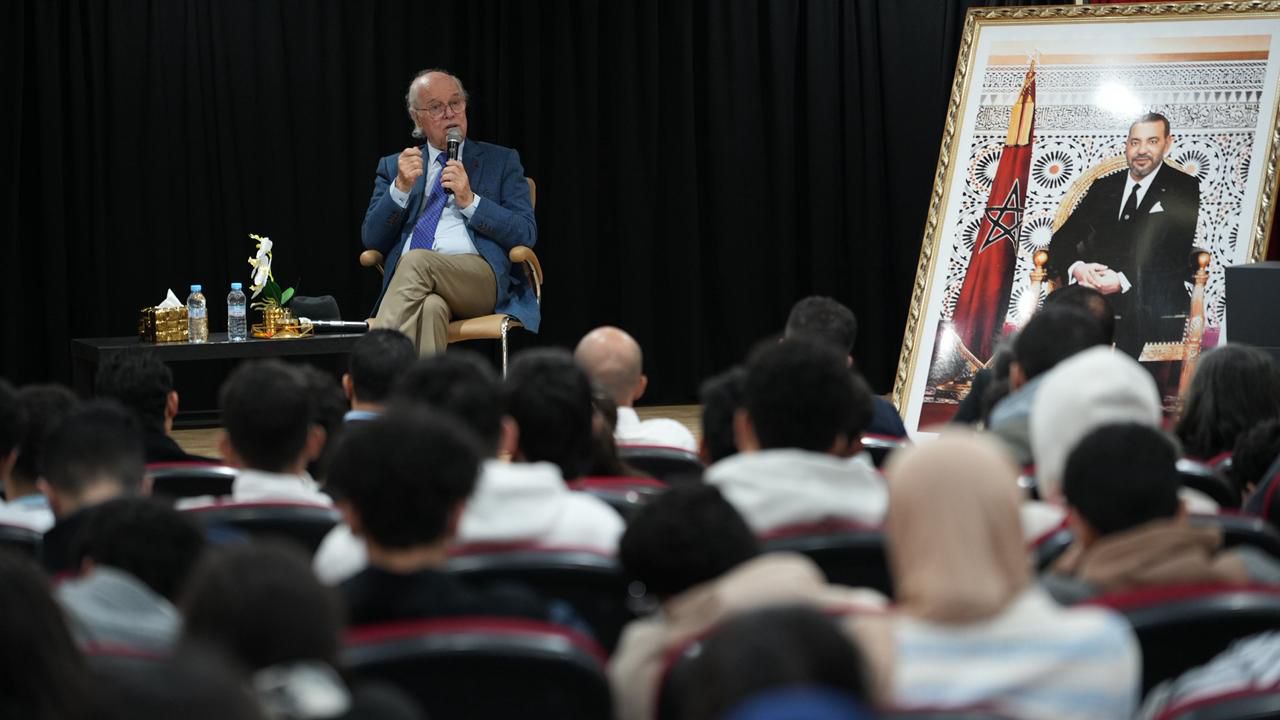 الصديق معنينو يضيء مسار الحكم الذاتي في ندوة فكرية بمؤسسة جون جوريس بالدروة