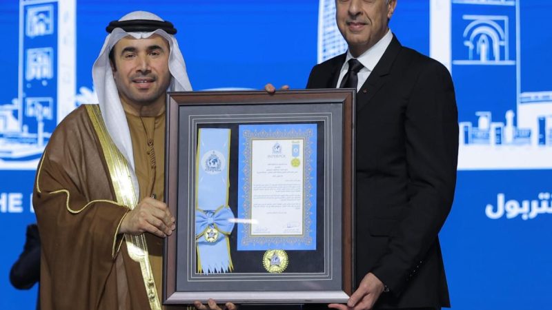 منظمة الأنتربول توشّح عبد اللطيف حموشي بوسام الأنتربول من الطبقة العليا