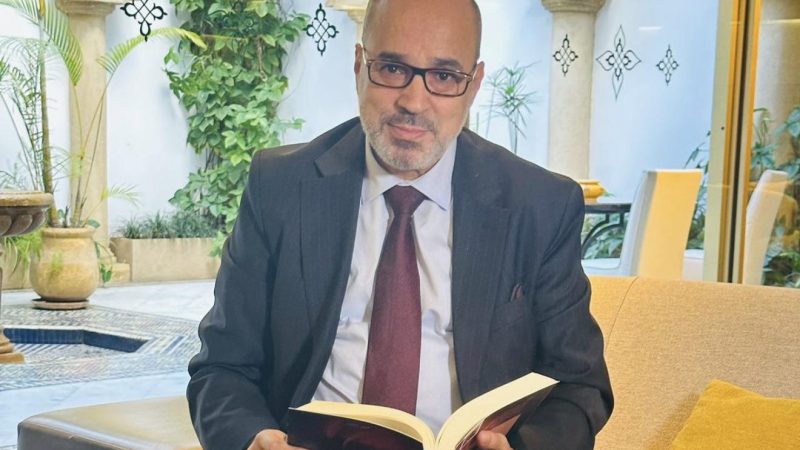 المعارض الجزائري أنور مالك يكشف عن نفوذ إيران داخل البوليساريو، وتفاصيل مشاركة مقاتلي الجبهة في حرب سوريا، وعن لقاءات سرية جمعته بجنرالات جزائريين