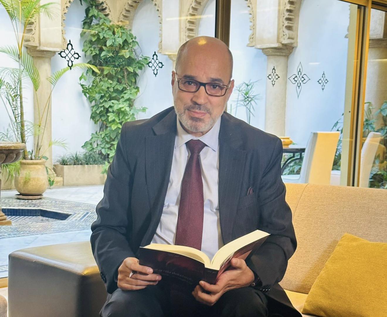 المعارض الجزائري أنور مالك يكشف عن نفوذ إيران داخل البوليساريو، وتفاصيل مشاركة مقاتلي الجبهة في حرب سوريا، وعن لقاءات سرية جمعته بجنرالات جزائريين