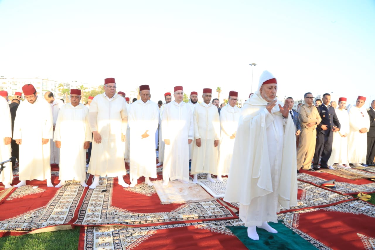 عامل إقليم النواصر يؤدي صلاة عيد الأضحى بمصلى بوسكورة وسط أجواء روحانية