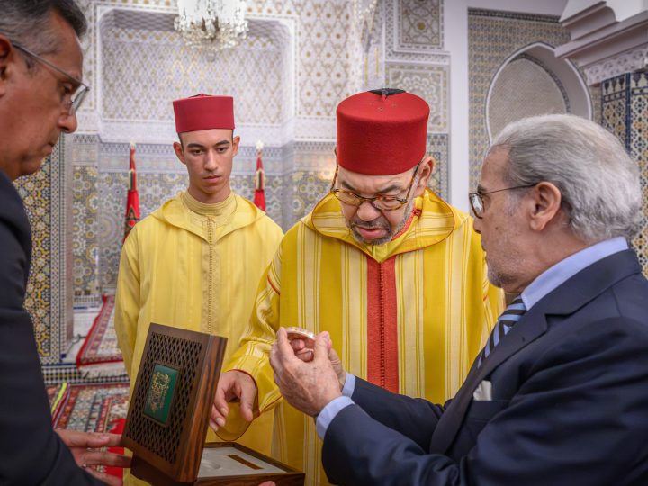 جلالة الملك يستقبل والي بنك المغرب