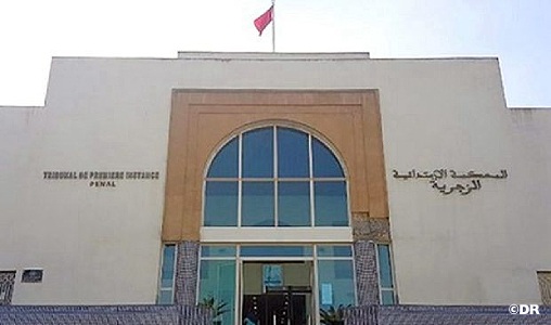 توقيف المسمى (ع.م) بمطار طنجة جاء بناء على عدة برقيات بحث من أجل الاشتباه في ارتكابه لأفعال تشكل جرائم في نظر القانون (وكيل الملك لدى المحكمة الزجرية بالدار البيضاء)