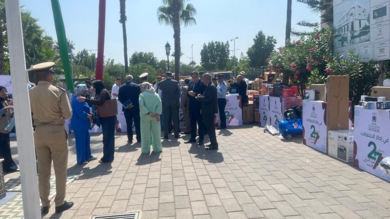 بمناسبة الذكرى 27 لعيد العرش.. عاملة عمالة مقاطعة عين الشق بالدار البيضاء تسلم معدات رقمية لعدد من المستفيدين
