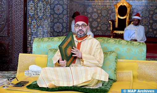 أمير المؤمنين يترأس إحياء ذكرى المولد النبوي الشريف بالقصر الملكي العامر بمدينة الرباط (وزارة القصور الملكية والتشريفات والأوسمة)