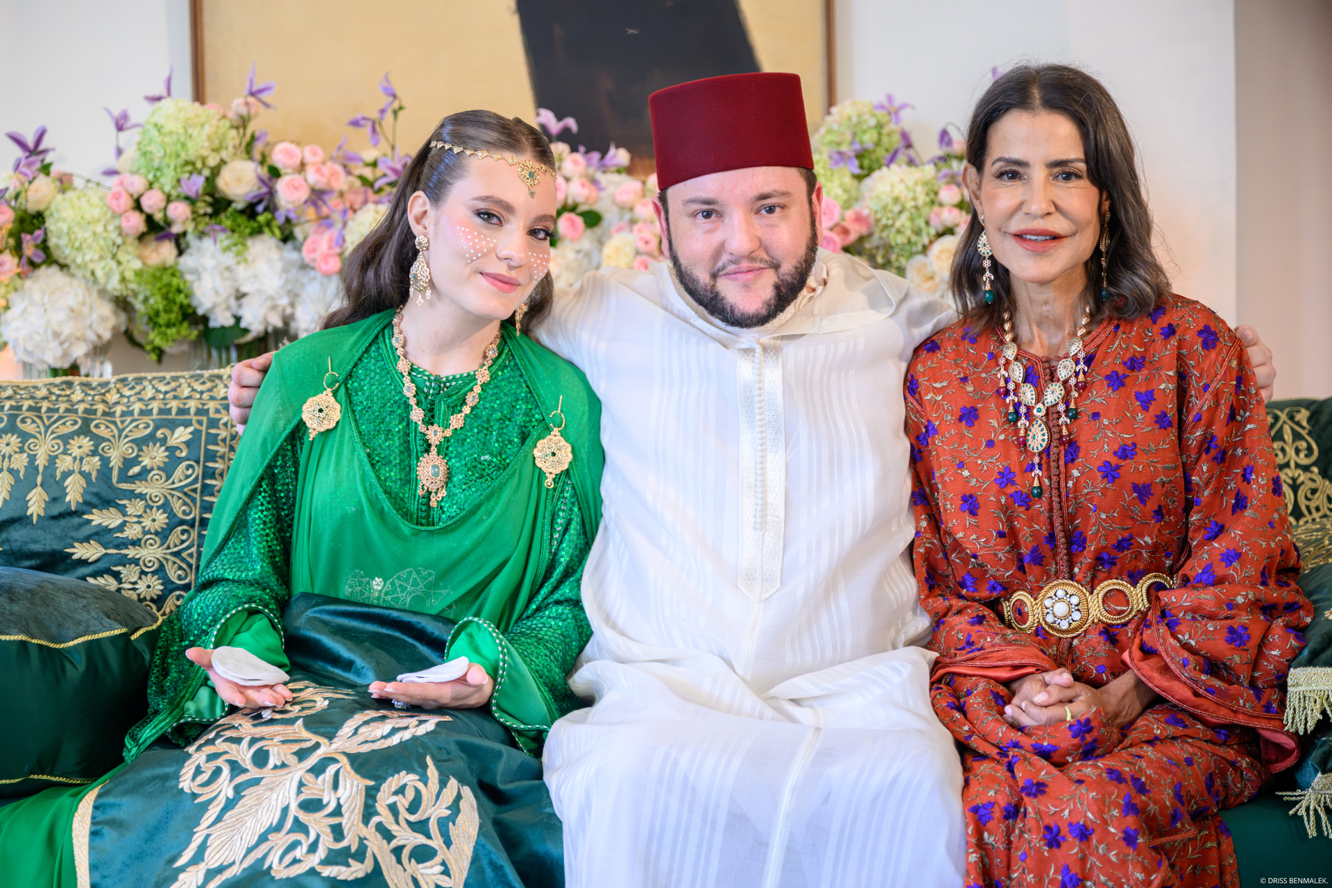 بمباركة من صاحب الجلالة الملك محمد السادس، عقد قران مولاي إدريس الفيلالي، نجل صاحبة السمو الملكي الأميرة للا مريم، بالشابة المصونة أحلام أومحا (وزارة القصور الملكية والتشريفات والأوسمة)