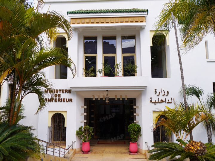 وزارة الداخلية عملت على إيفاد لجنة تفتيش مركزية إلى مدينة طنجة للتحري والوقوف على حقيقة الخروقات التي شابت العملية الانتخابية بمكتبين للتصويت (بلاغ)