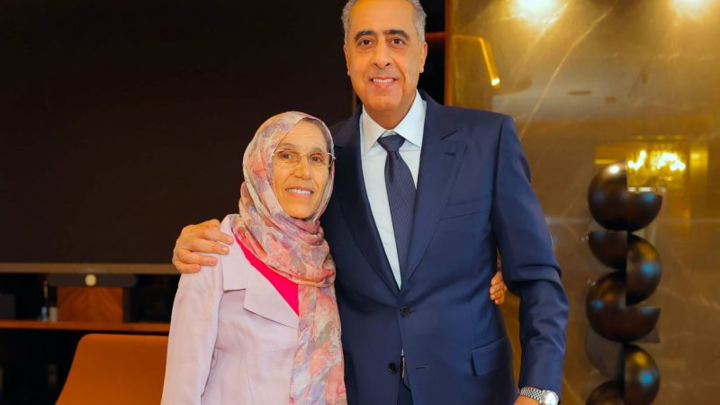 في صورة تحمل كل معاني الجمال.. حموشي الإنسان قبل المدير العام يستقبل إحدى أستاذاته السابقات