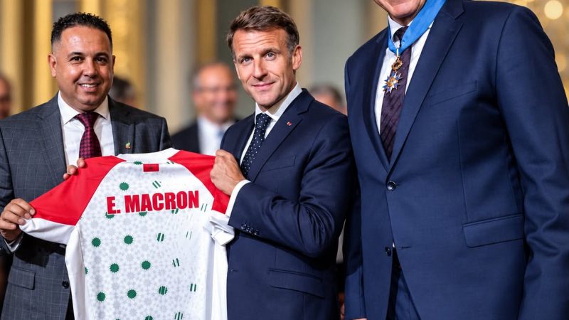 قميص المنتخب المغربي للركبي في قصر الإليزيه.. الدبلوماسية الرياضية تجمع المغرب وفرنسا